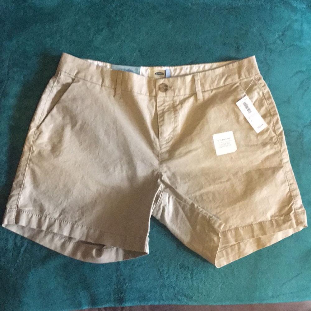 NWT, tan 5 inch lightweight shorts